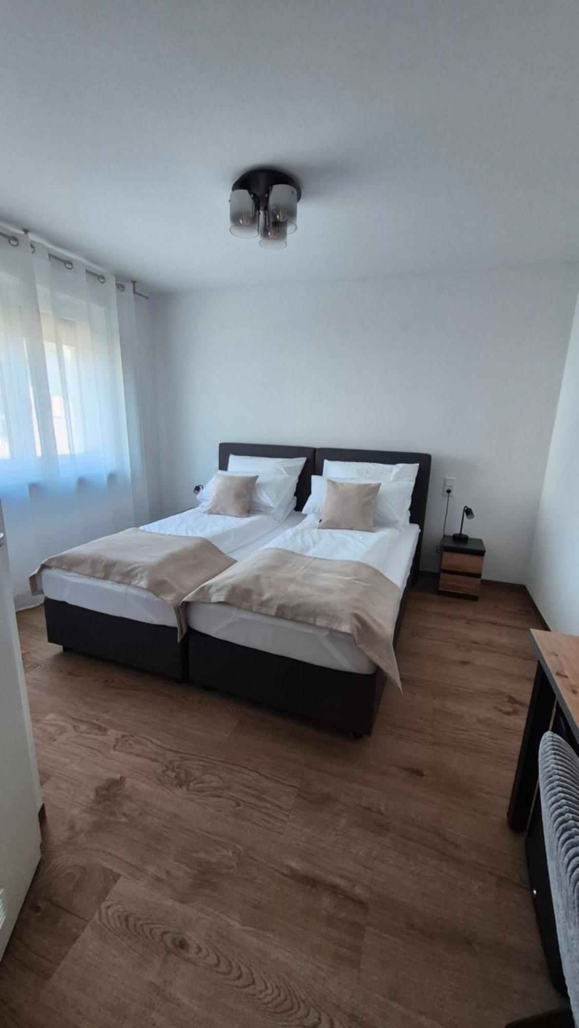 Apartments Seibel Doppel-Zweibettzimmer Mit Bad Reutlingen Exterior photo